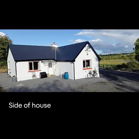 Lough Lea House بيت للعطل *